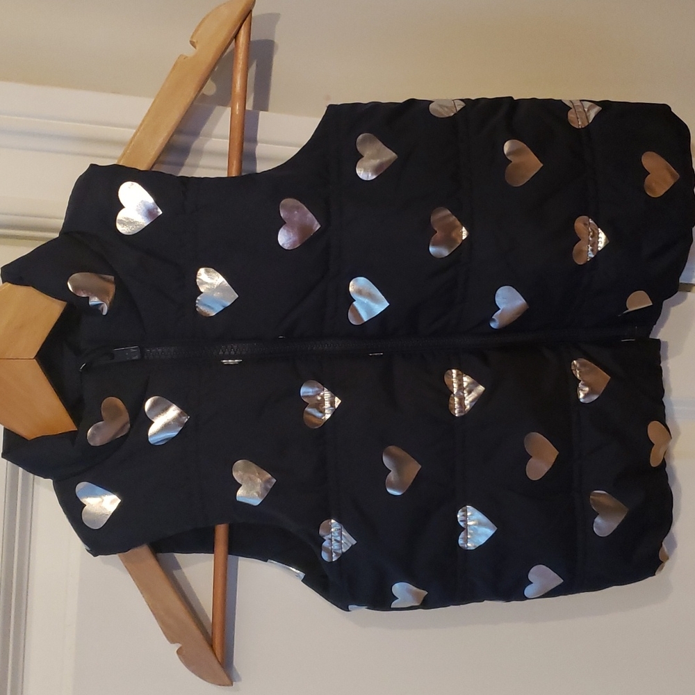 Gap Navy blue puffer vest with foil silver hearts throughout, size 4T